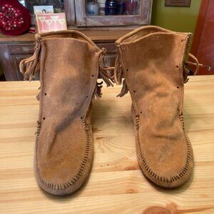 Minnetonka tan suede double fringed boots w/ medallions, 10, never worn
